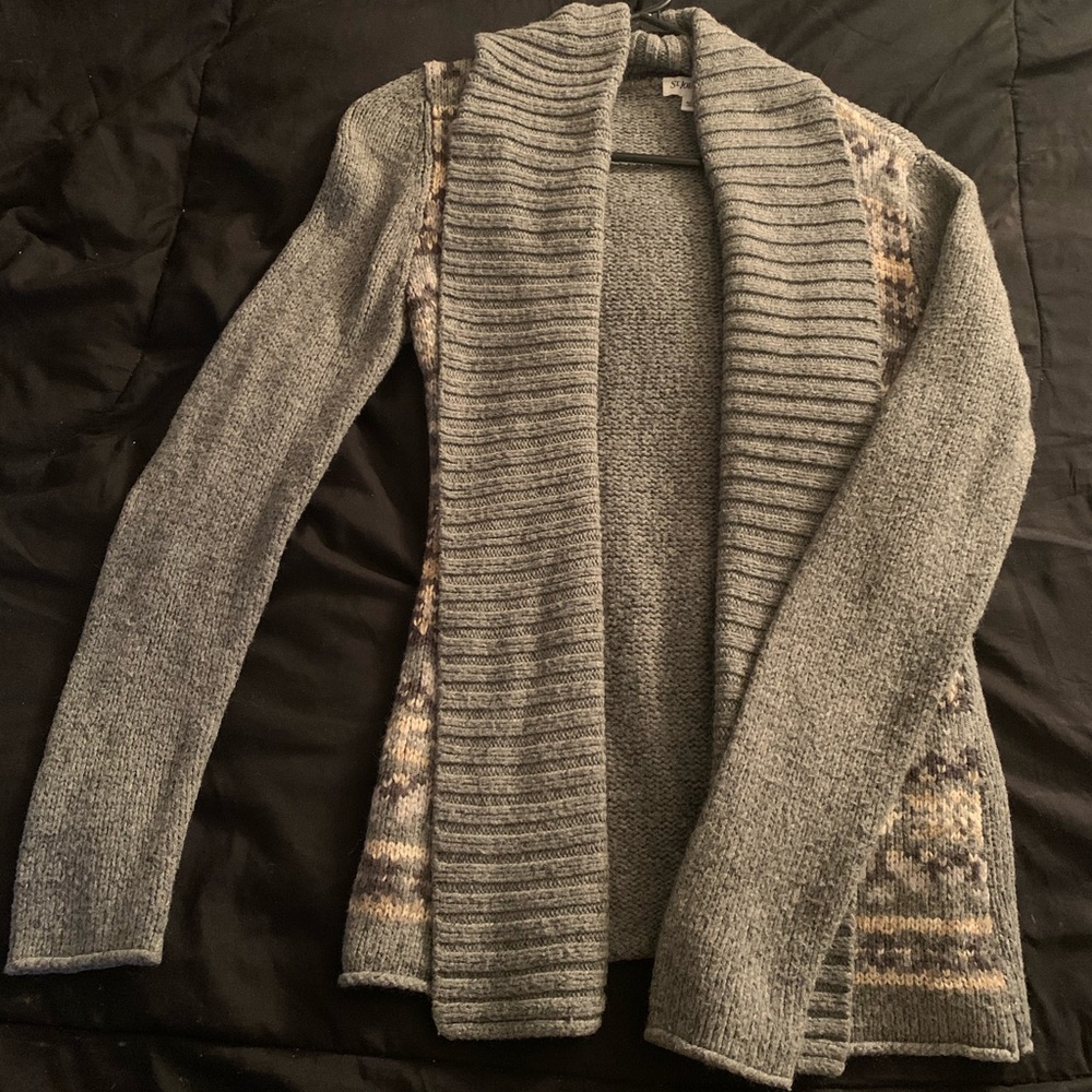 Oversized gray sweater with pattern size small